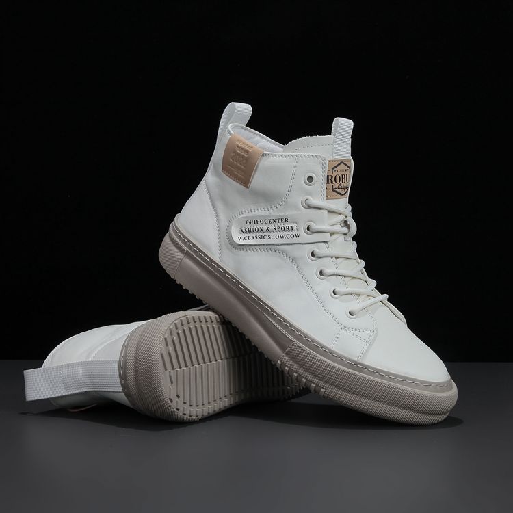 Weisse Leder-Sneaker mit dicker Sohle