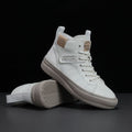 Weisse Leder-Sneaker mit dicker Sohle