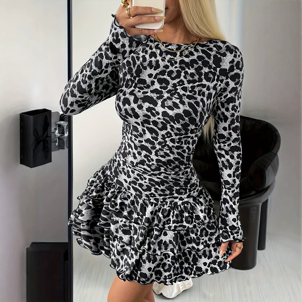 Rundhals-Kleid mit Rüschen und Leopardenmuster – Bild 3 | LuxeStyle