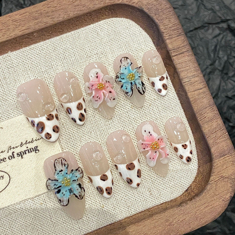 Handgemachte Mandel-Nägel «Devil Flower» – Bild 3 | LuxeStyle