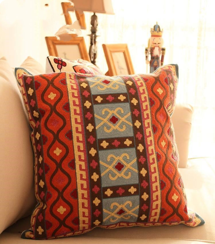 Besticktes Kissen mit Blumenmuster – Bild 4 | LuxeStyle
