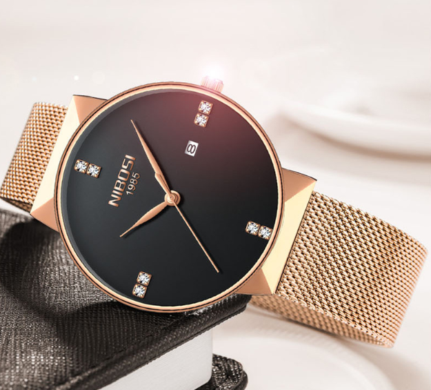 Quarzuhr mit ultra-dünnem Gehäuse und Milanaise-Armband | LuxeStyle