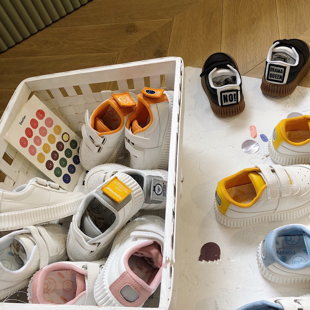Weisser Sneaker für Kinder – Bild 2 | LuxeStyle