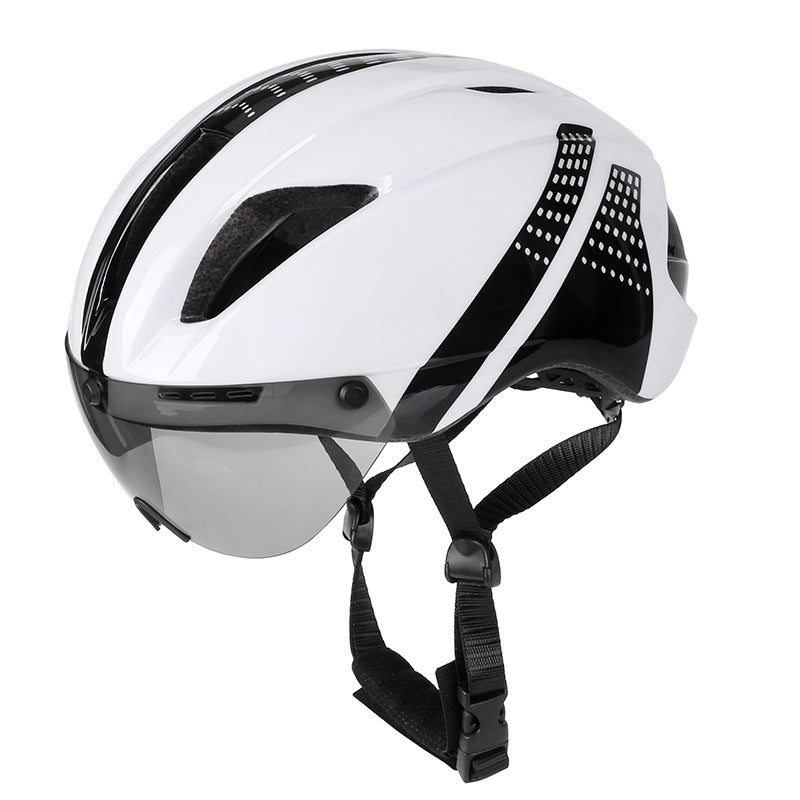 Mountainbike-Helm mit Magnet-Scheibe