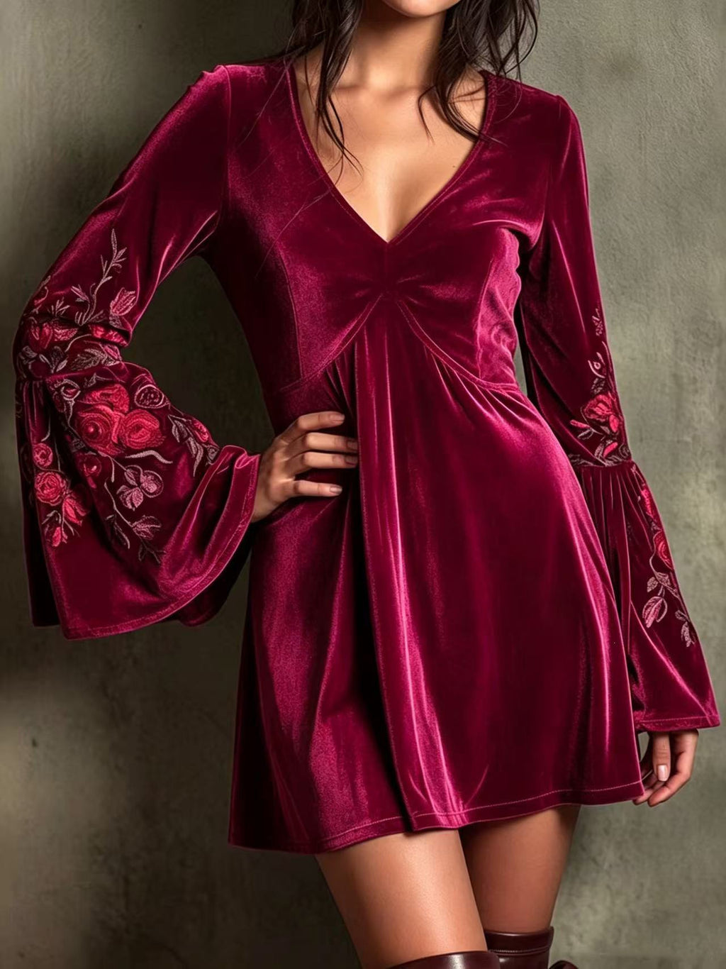 Boho-Kleid mit Blumenmuster und ausgestellten Ärmeln