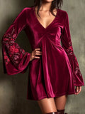 Boho-Kleid mit Blumenmuster und ausgestellten Ärmeln