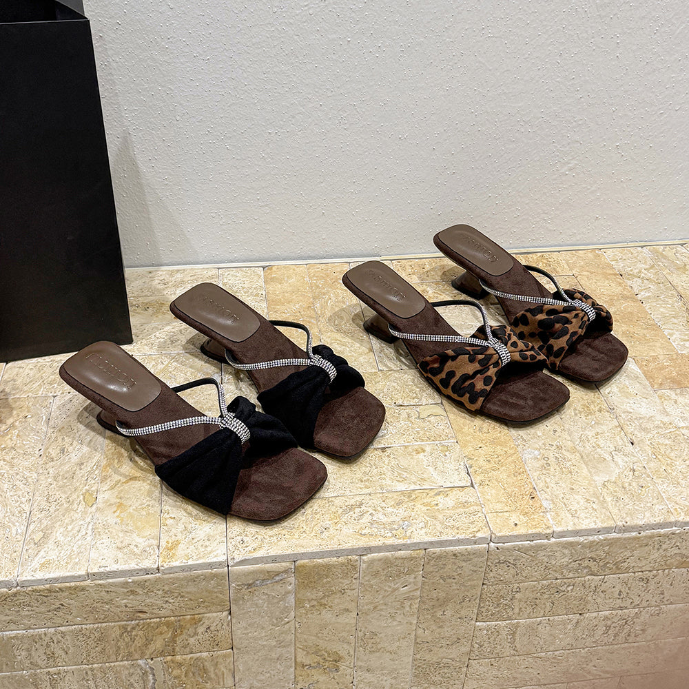 Satin-Sandalen