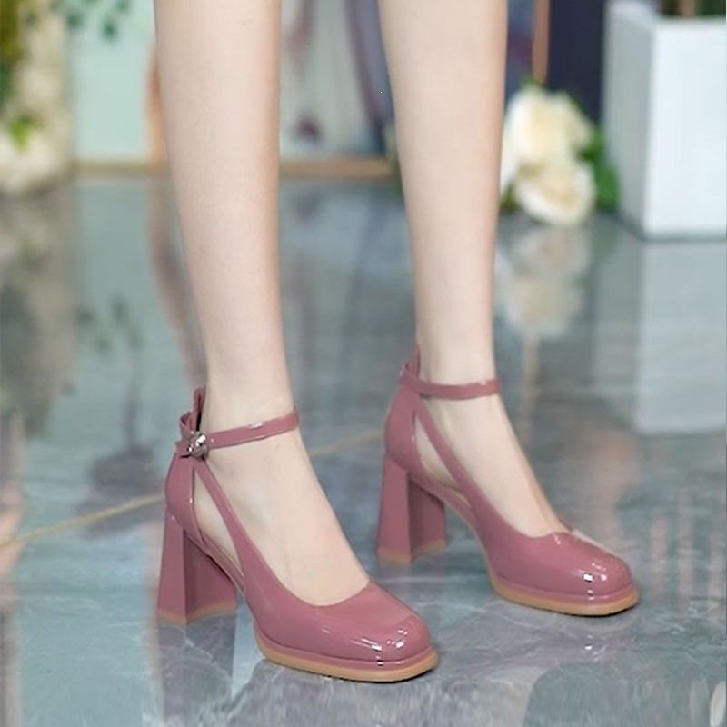Elegante Retro-High Heels mit Schnalle