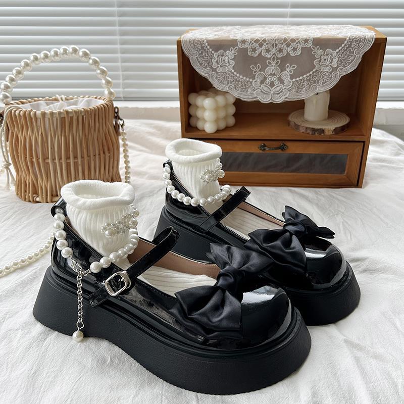 Damen Plateau-Schuhe mit Perlen und Schleife – Bild 3 | LuxeStyle