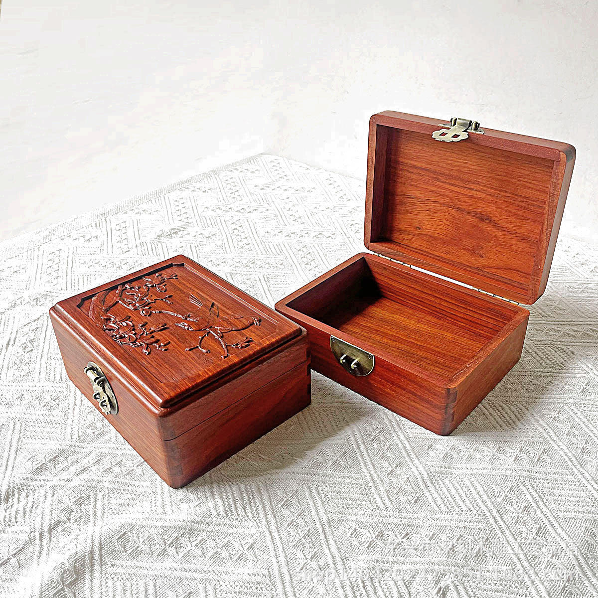 Edle Schmuckbox aus Palisanderholz mit Elster-Motiv – Bild 2 | LuxeStyle
