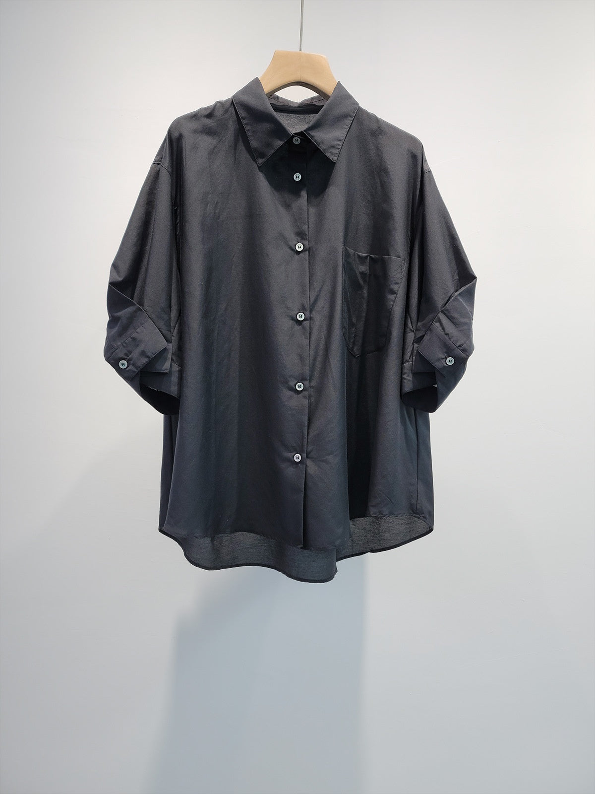 Kurzarm-Cardigan-Bluse mit kleinem Revers