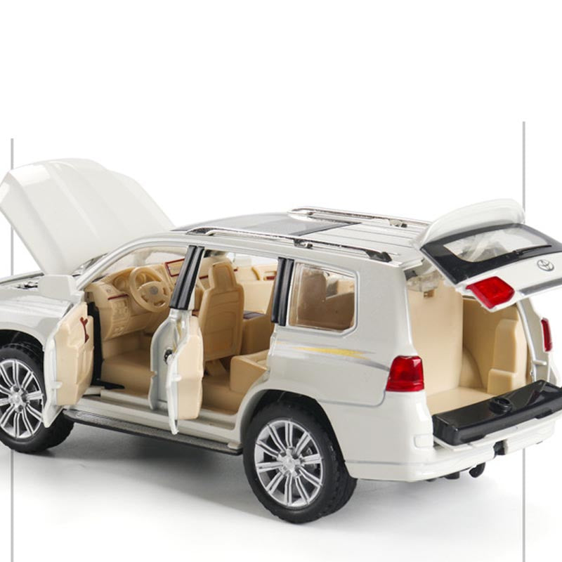 Geländewagen-Modell mit Sound & Licht – Bild 1 | LuxeStyle