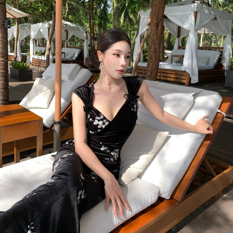 Elegantes Samtkleid mit Print – Bild 6 | LuxeStyle