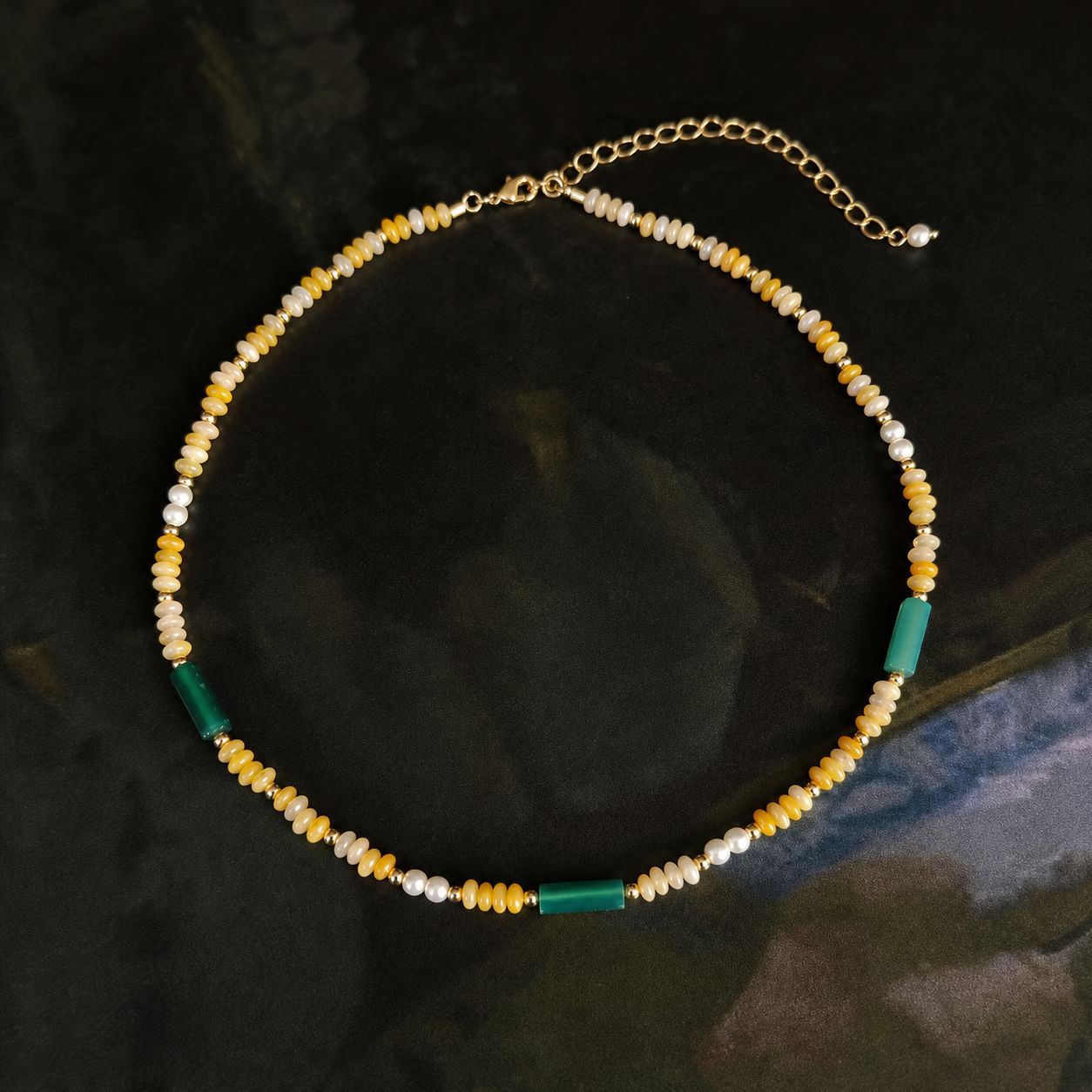 Buntstein-Halsband