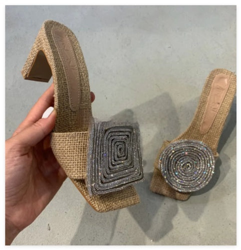 Strohgewebte Leinen-Leder Sandalen mit dicken Riemchen – Bild 4 | LuxeStyle