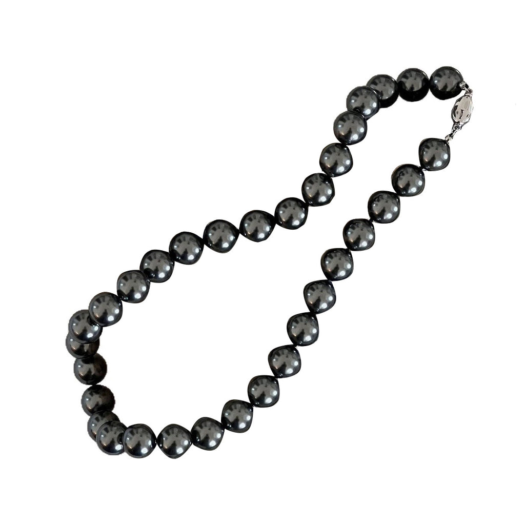 Schwarze Perlenkette