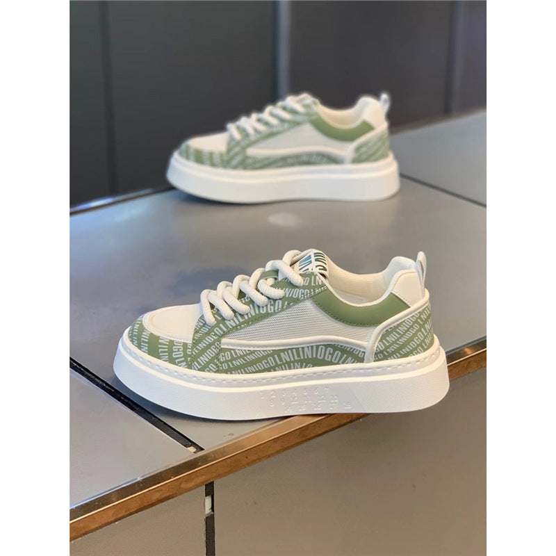 Atmungsaktiver Sneaker mit dicker Sohle