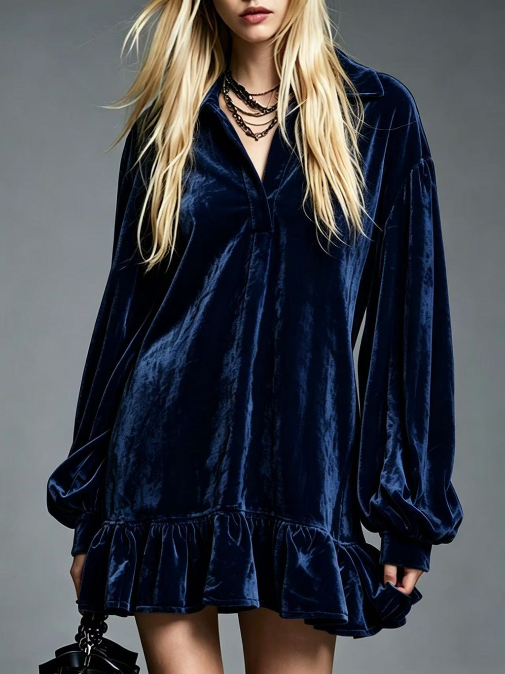 Samtkleid mit Rüschensaum
