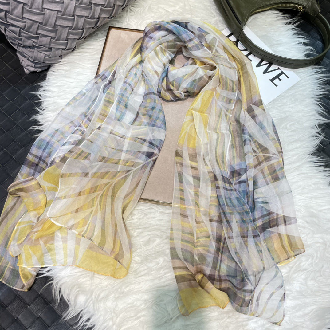 Seidenschal mit digitalem Print – leichte Luftigkeit – Bild 15 | LuxeStyle