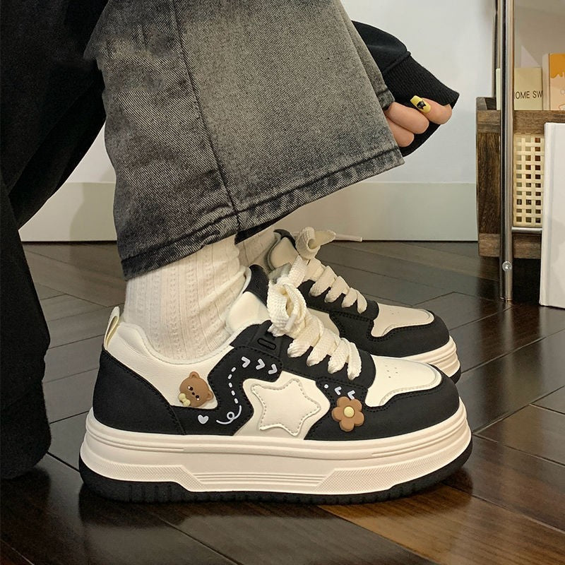 Sneaker mit Sternmuster