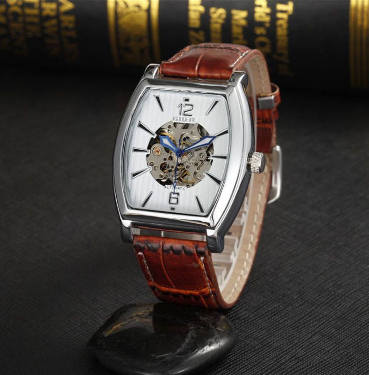 Quadratische mechanische Lederuhr – Bild 6 | LuxeStyle