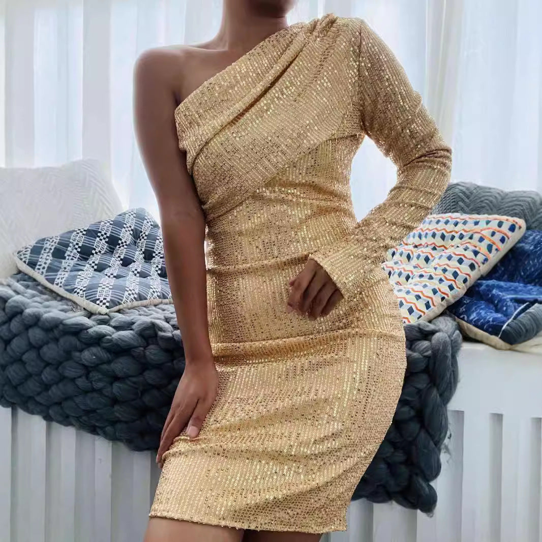 Pailletten-Pulloverkleid mit asymmetrischem Saum
