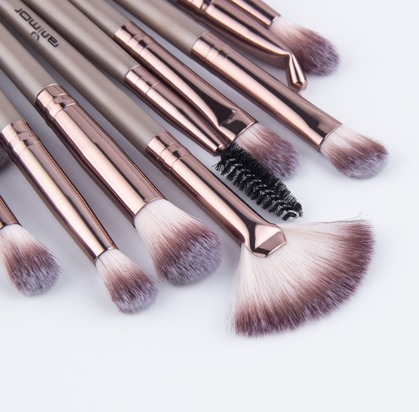 12-teiliges Make-up Pinselset für Augen & Gesicht – Bild 1 | LuxeStyle