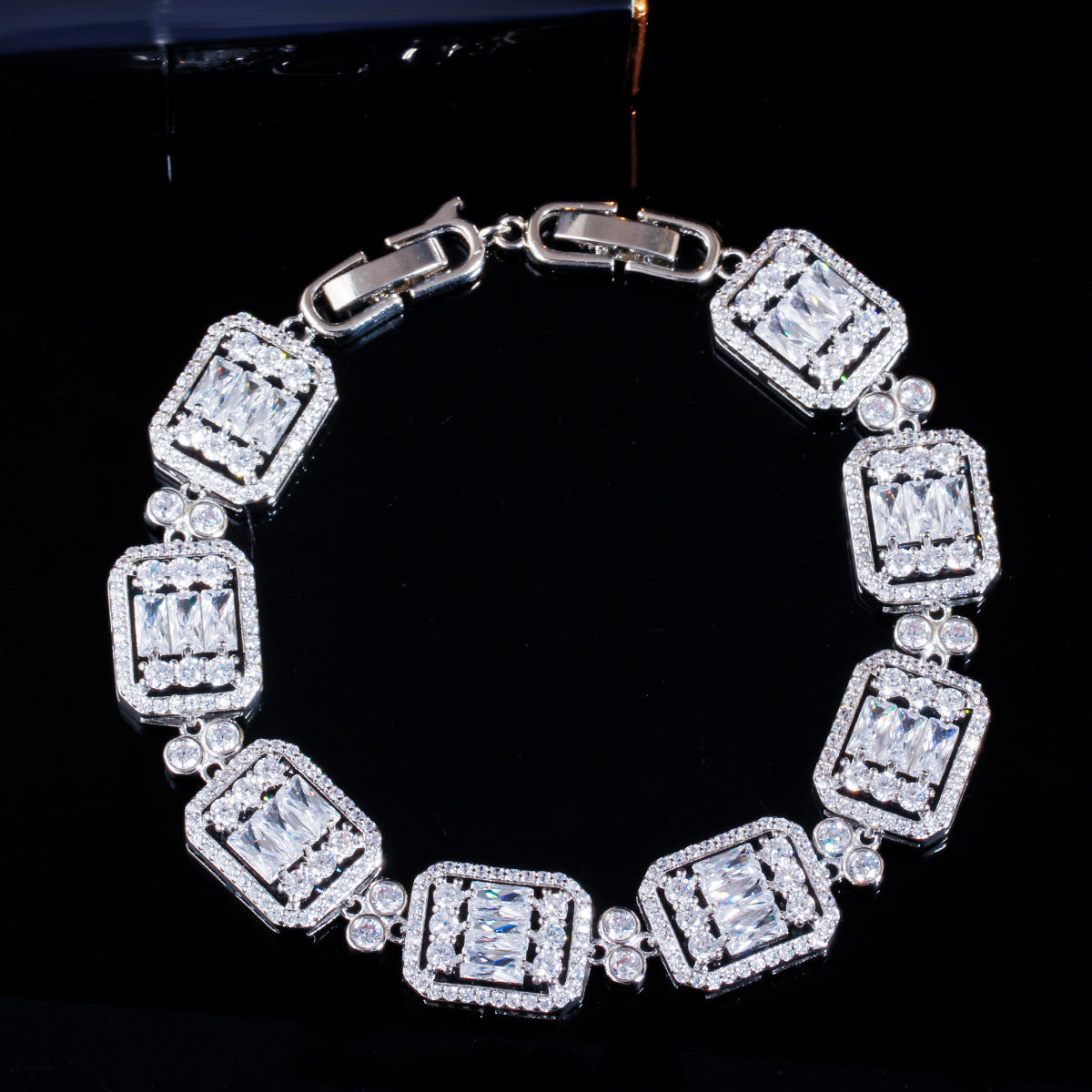 Zirkon Armband mit Mikro-Pflasterfassung
