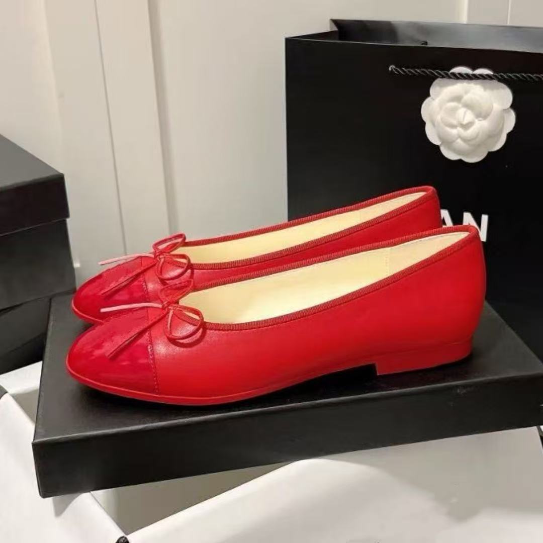 Flache Schuhe mit Schleife