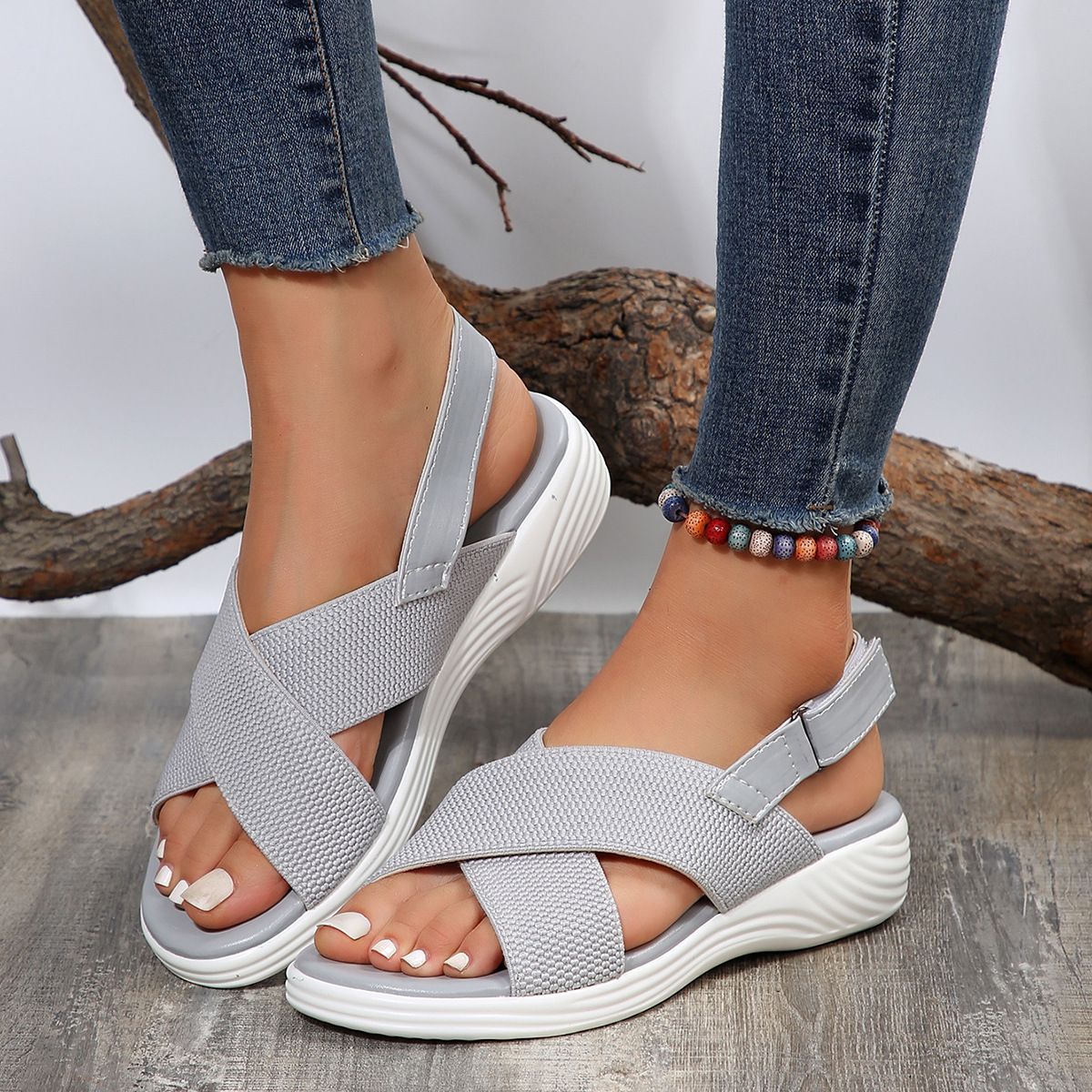 Keilsandalen mit Riemen und Peep Toe – Bild 3 | LuxeStyle