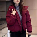 Kurze Winterjacke mit Kapuze