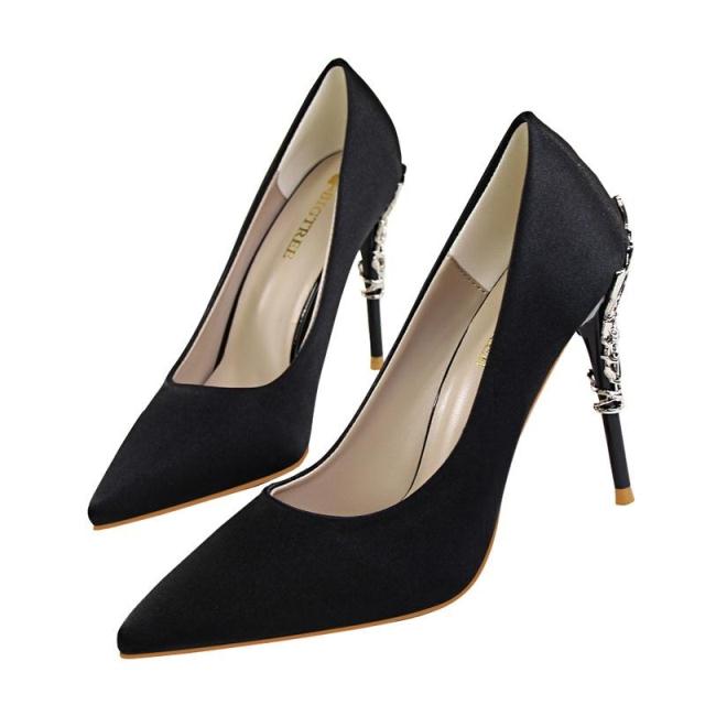 Elegante High Heels mit Metall-Akzent