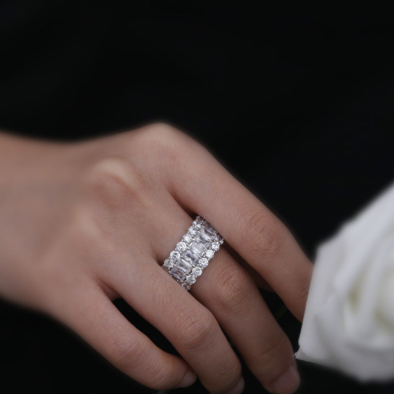 Damenring mit Zirkonia, Geometrisch