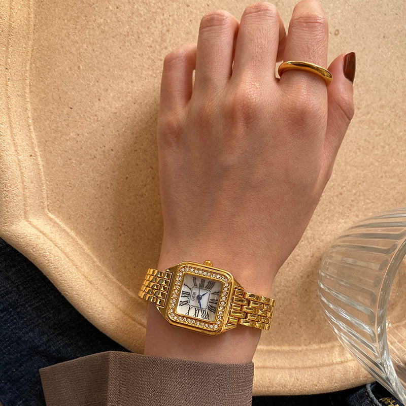 Goldene Quarzuhr für Damen | LuxeStyle
