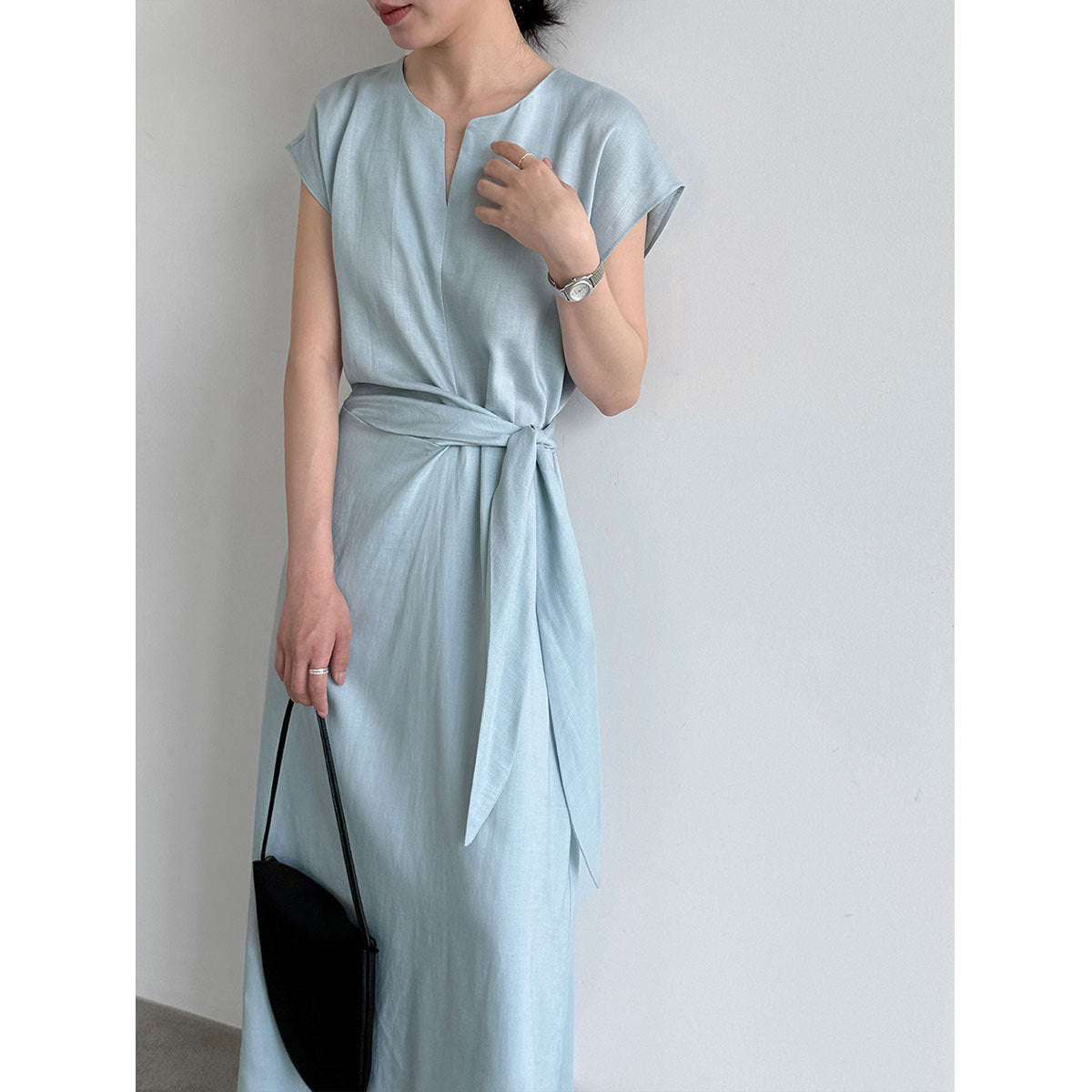 Leinenkleid mit Schnürung und V-Ausschnitt