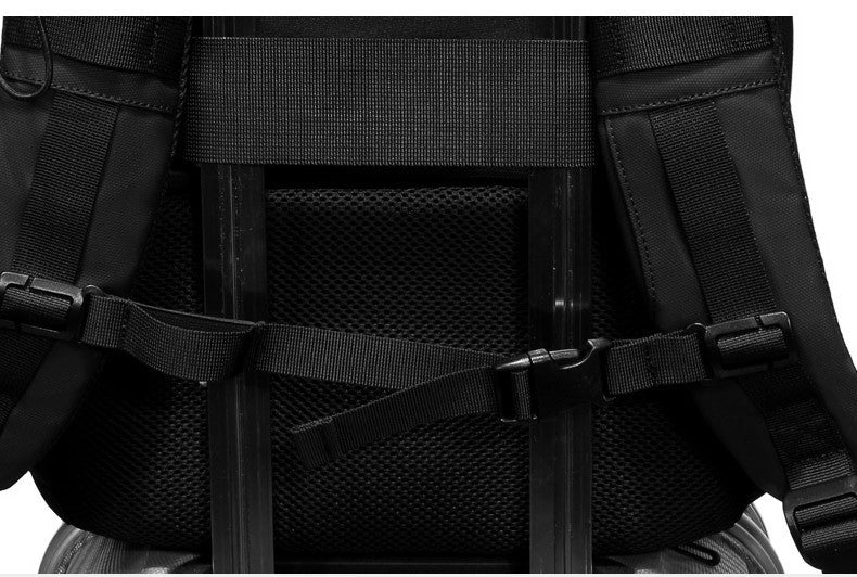 Outdoor Rucksack Herren – Gross & Wetterfest – Bild 4 | LuxeStyle
