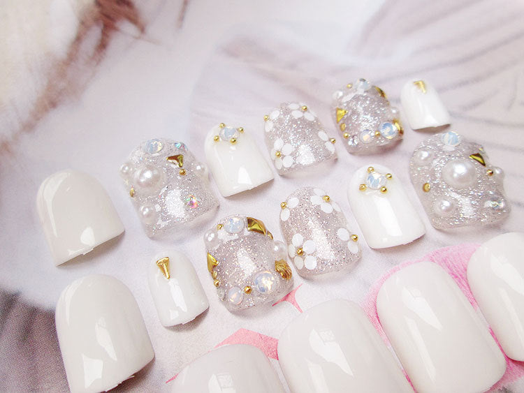 Künstliche Nägel im Magazin-Stil | LuxeStyle