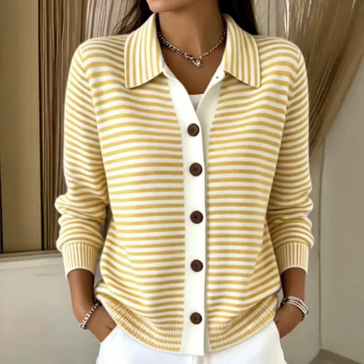 Gestreifter Strick-Cardigan mit Knopfleiste