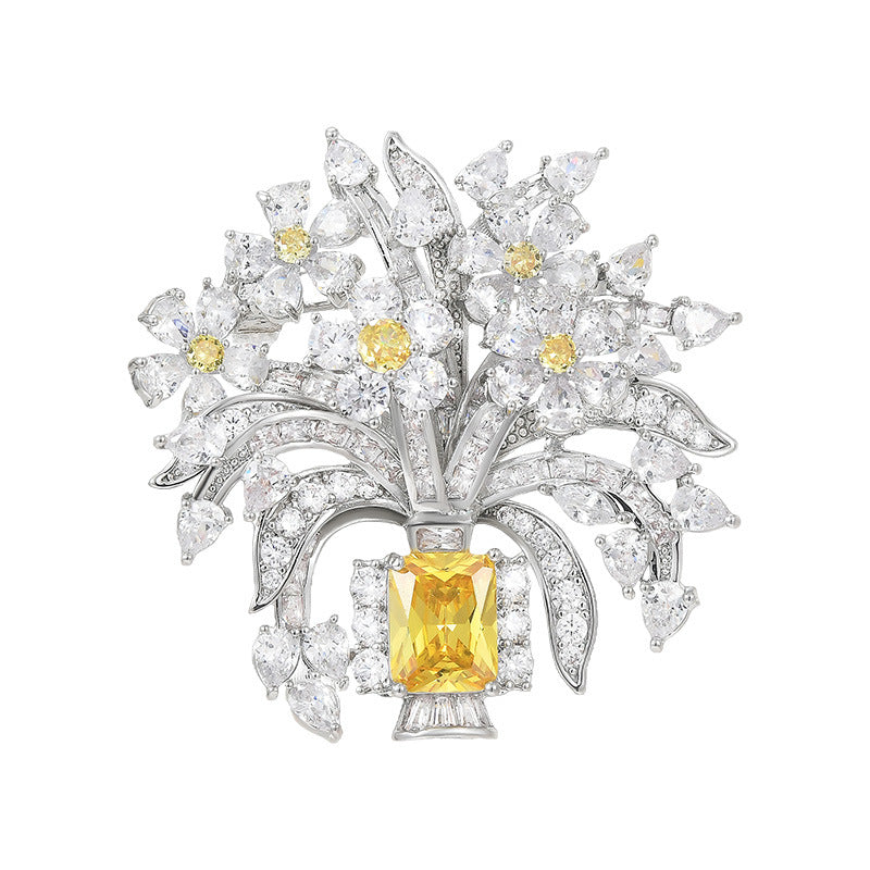 Blumige Kupferbrosche mit Gelbdiamant – Bild 3 | LuxeStyle