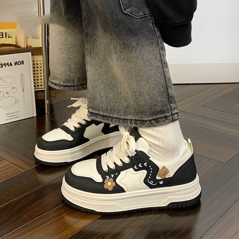Sneaker mit Sternmuster