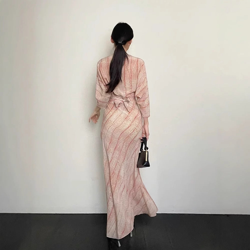 Elegantes Seidenkleid mit Print – Bild 4 | LuxeStyle