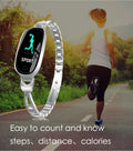 F18 Smartwatch mit Metallarmband für Damen – Bild 1 | LuxeStyle