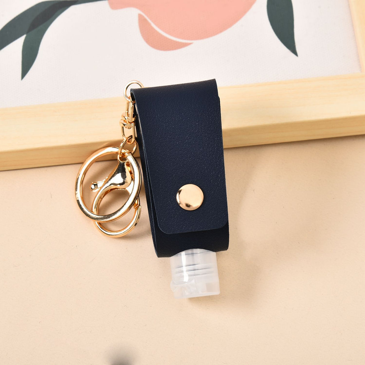 PU Leder Schlüsselanhänger mit 30 ml‑Behälter – Bild 3 | LuxeStyle