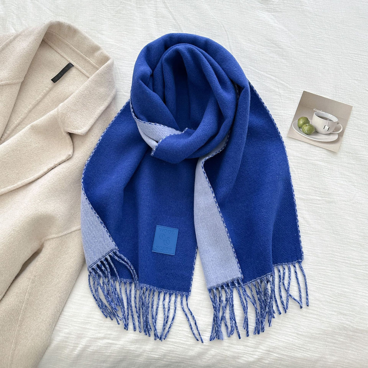Doppelseitiger Wollschal mit Pailletten – Bild 4 | LuxeStyle