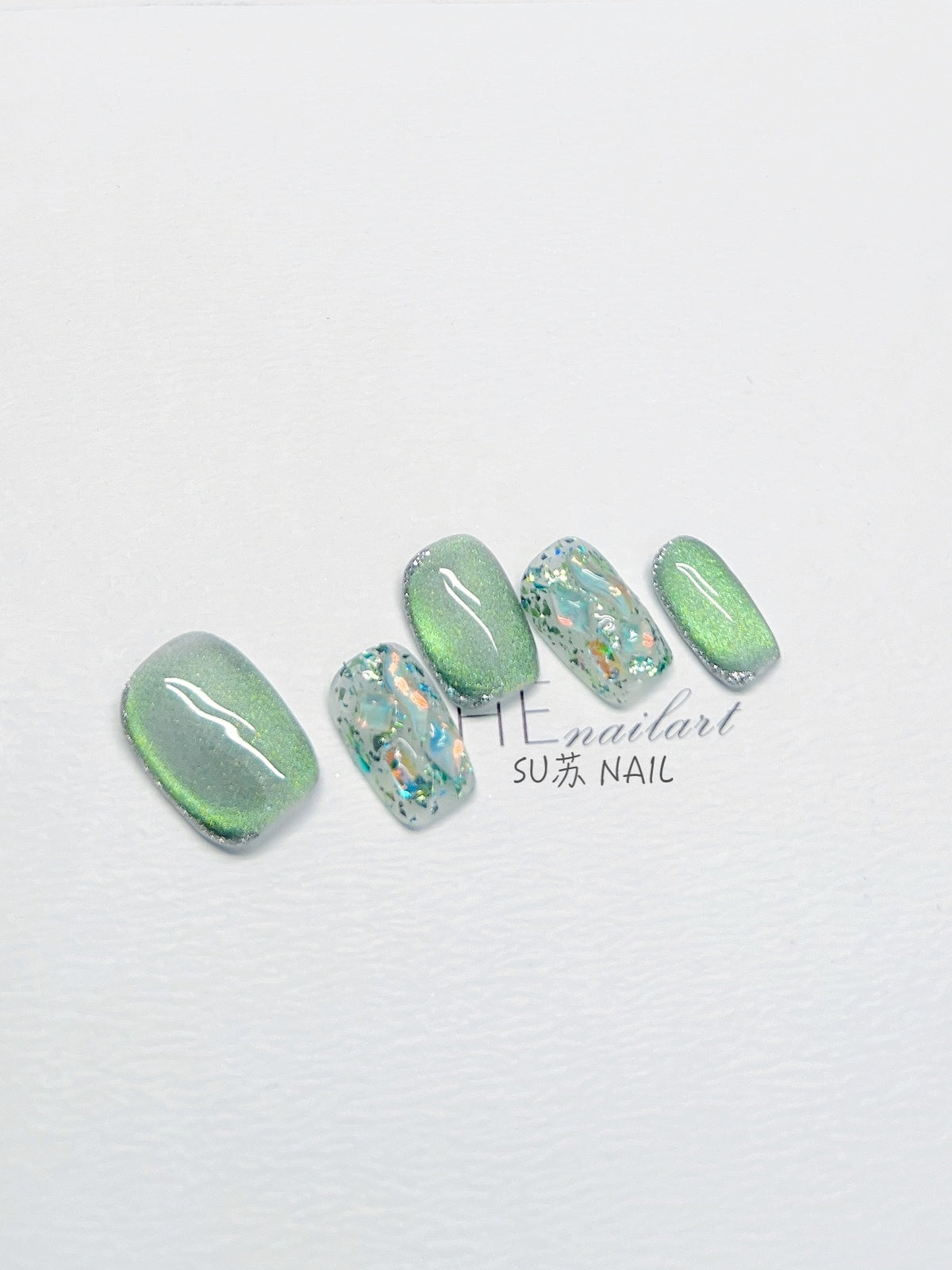 Weisse Nagel-Tips mit Strass, fertig designt – Bild 7 | LuxeStyle