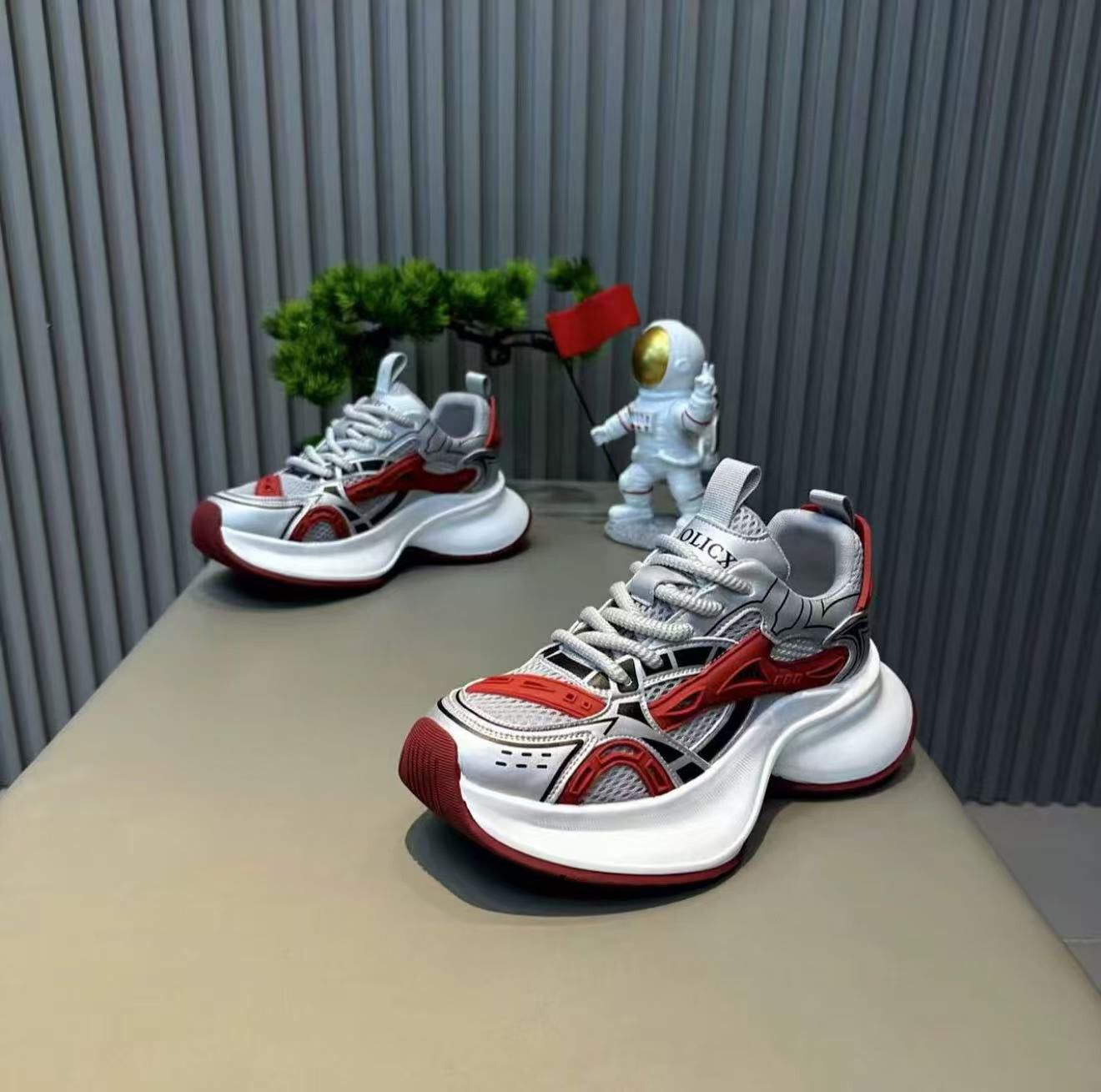Atmungsaktive Mesh-Schuhe mit dicker Sohle