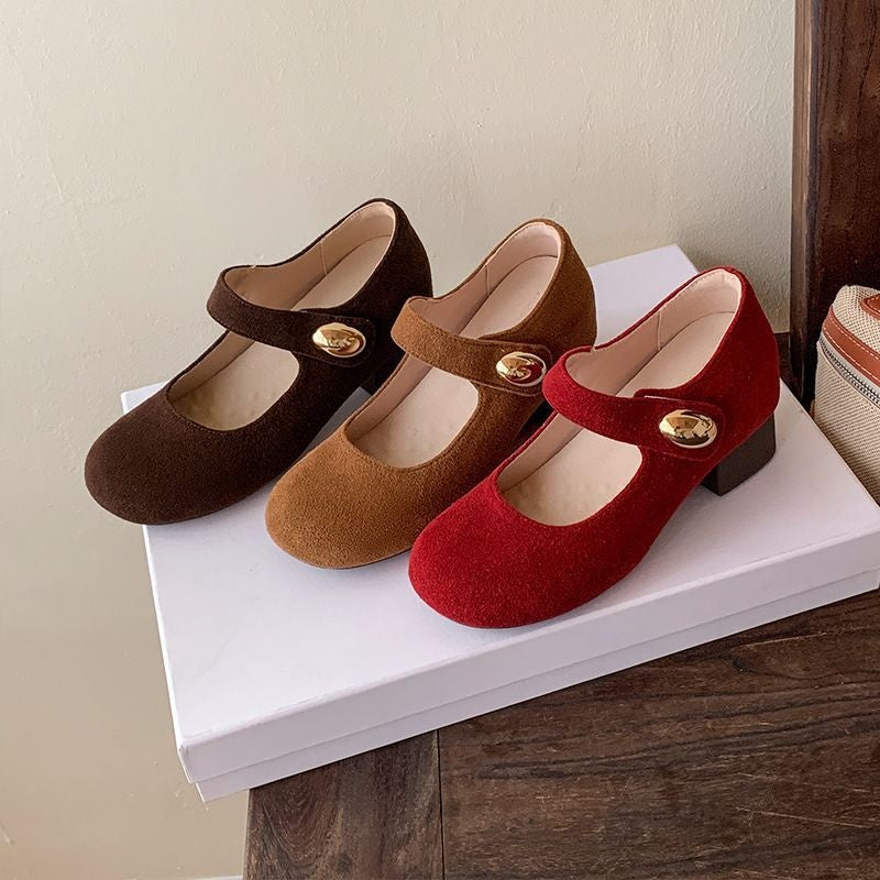 Pumps mit kleinem Goldbohnen-Absatz