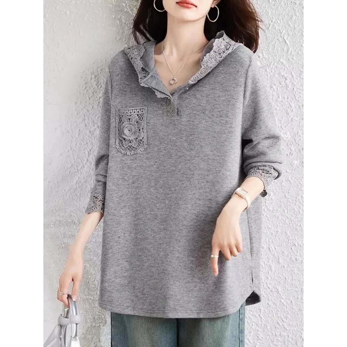 Locker sitzendes Kapuzen-Sweatshirt mit Spitze