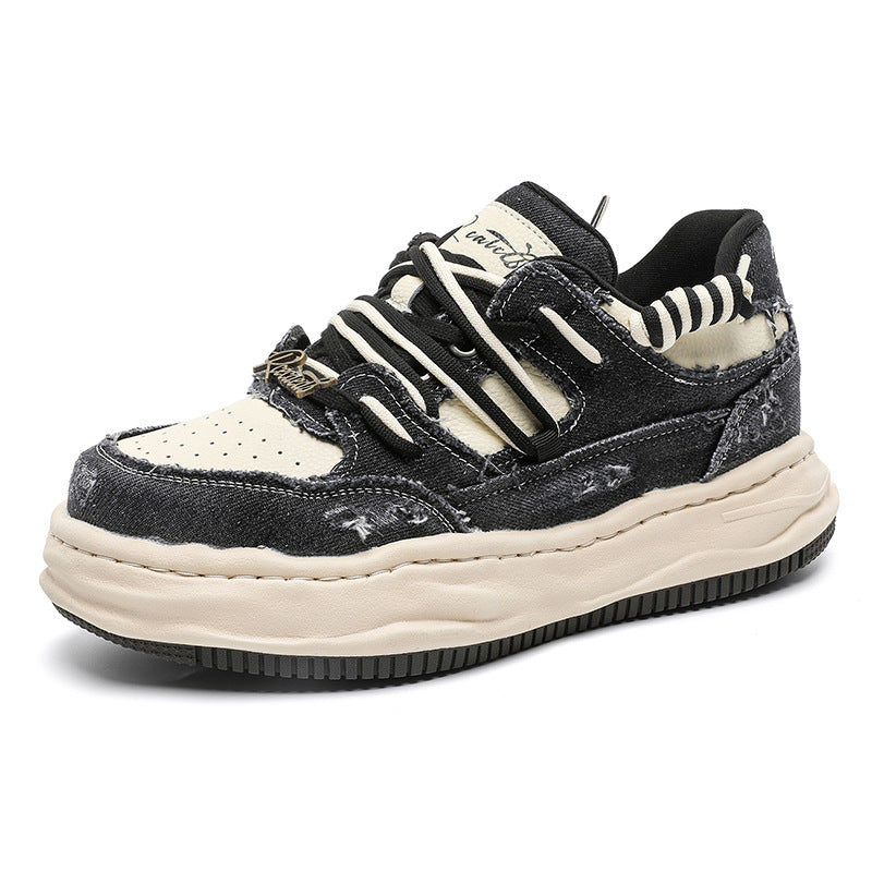 Sneaker mit unsichtbarer Absatz Erhöhung