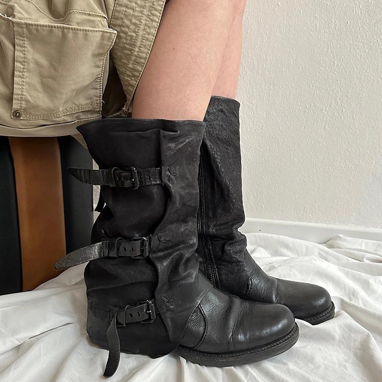 Retro-Booties mit Lederriemen und Falten